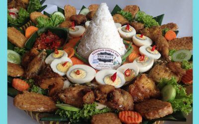 MENGENAL NASI TUMPENG